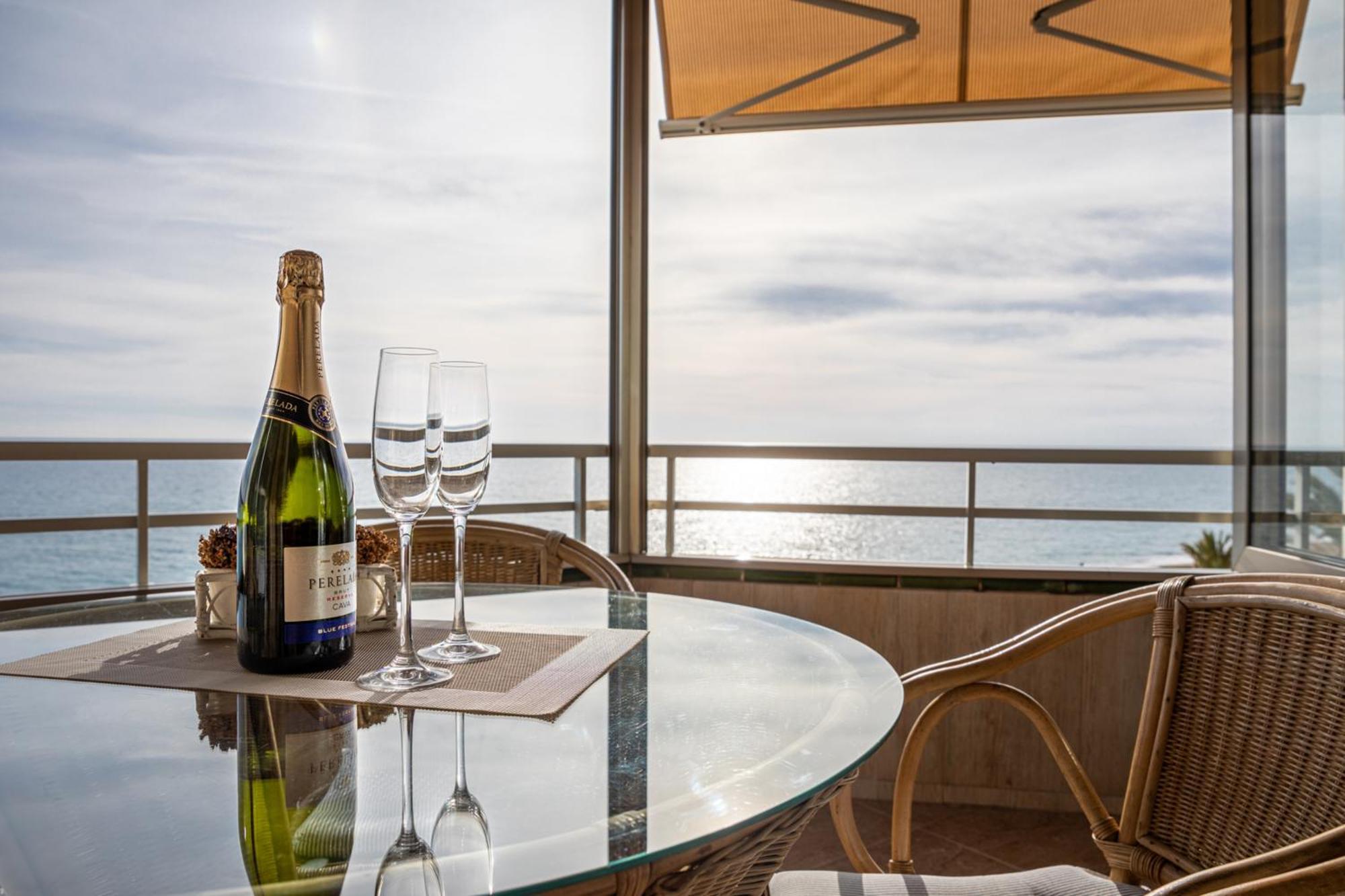 Spacious Apartment With Sea View Terrace In Calafell Exterior foto