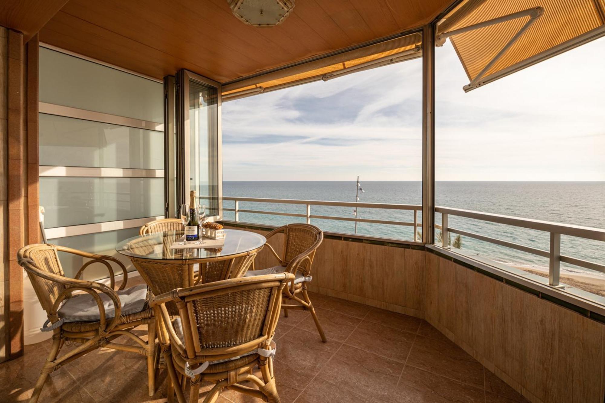 Spacious Apartment With Sea View Terrace In Calafell Exterior foto
